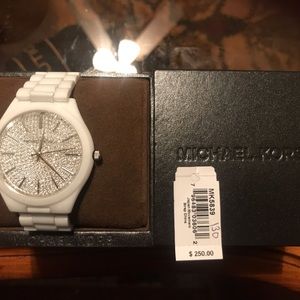I’m selling a Michael kors watch